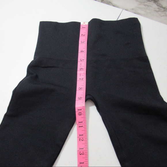 Spanx Look at Me Now Seamless Slimming Cropped
Leggings Size XS Navy - Picture 8 of 10